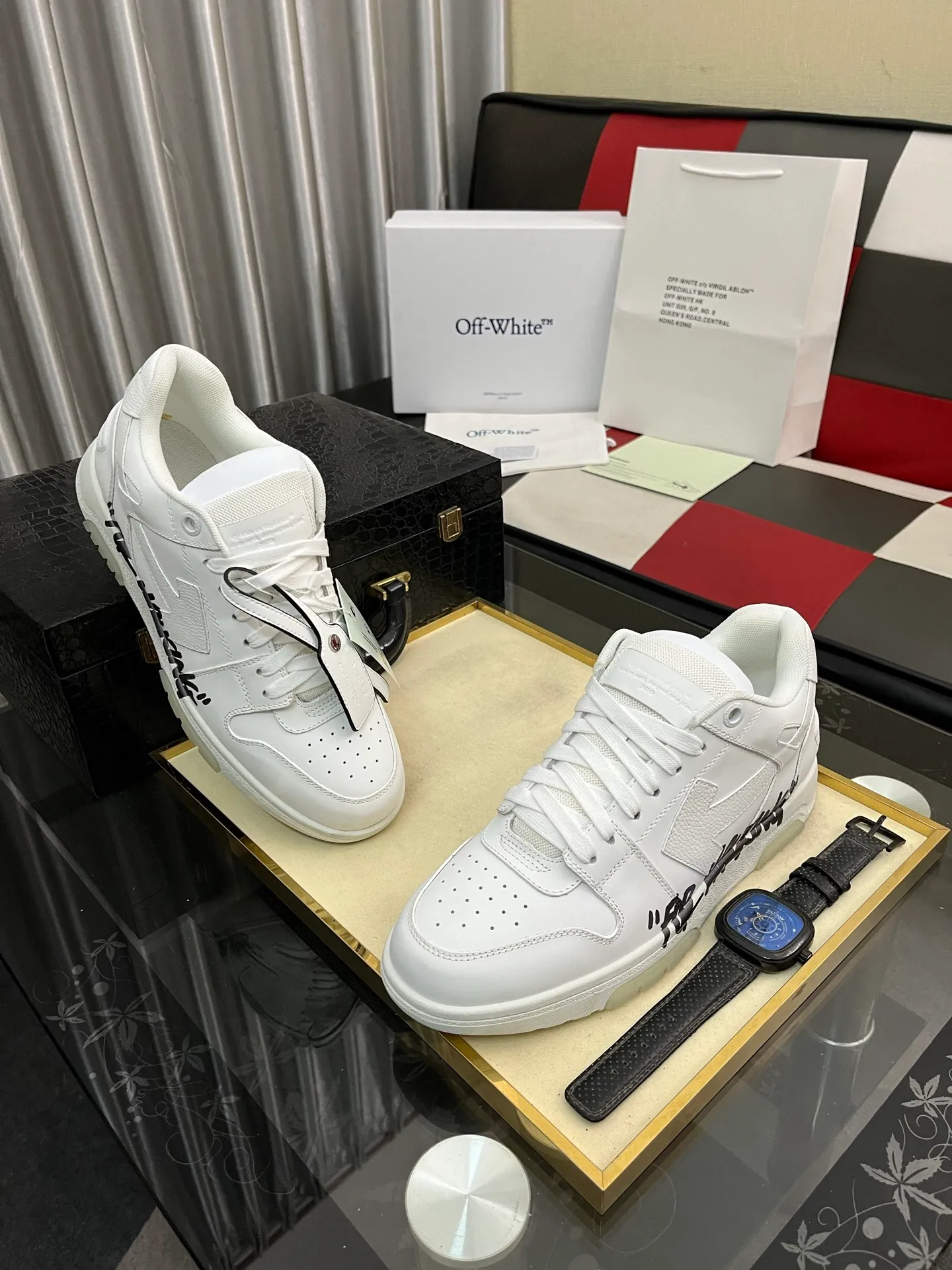 Men's shoes 💰600⌚️⌚️ OFF-White C/O VirGil Abloh fashionable and versatile casual shoes. Exclusive first release of the new model. Made of environmentally friendly cowhide leather and mesh fabric upper material. The insole is embedded with foam cushioning EVA material. The correct midsole is equipped with EVA lightweight cushioning. External tooth nail rubber outsole. The correct accessories can be customized simultaneously. Women's model: 35-40 Men's model: 39-45